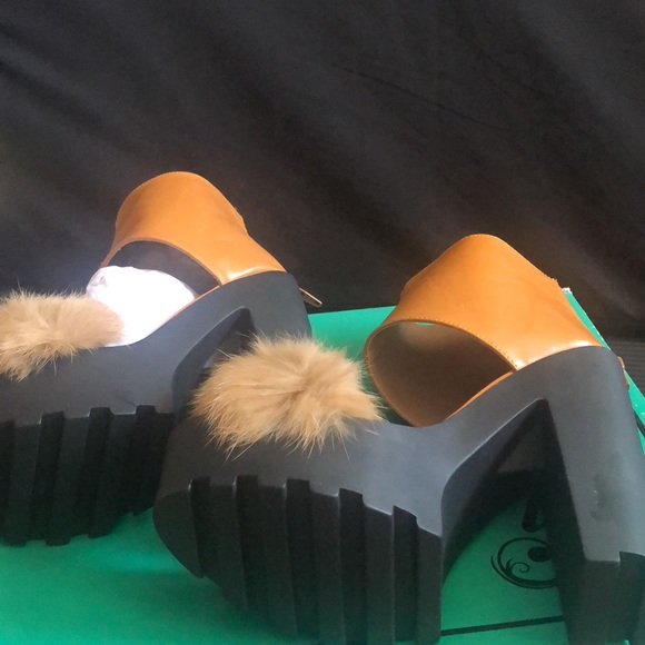 New Tan platforms - Picture 3 of 4